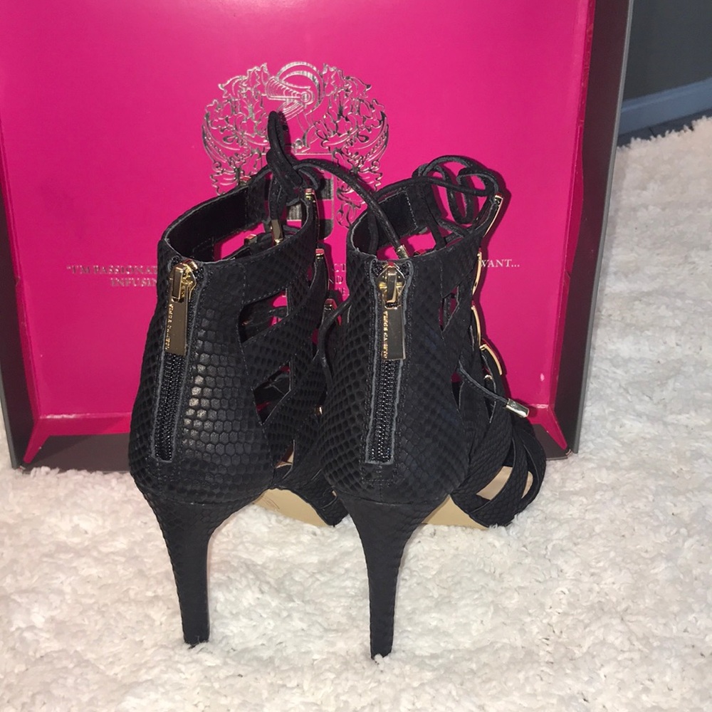 Vince Camuto 🌸New🌸Black Gold Heels Pumps - Picture 9 of 15